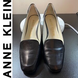 Anne Klein Daneen Leather Loafer 8.5 Black 1-1/2” Heel Rubber Sole